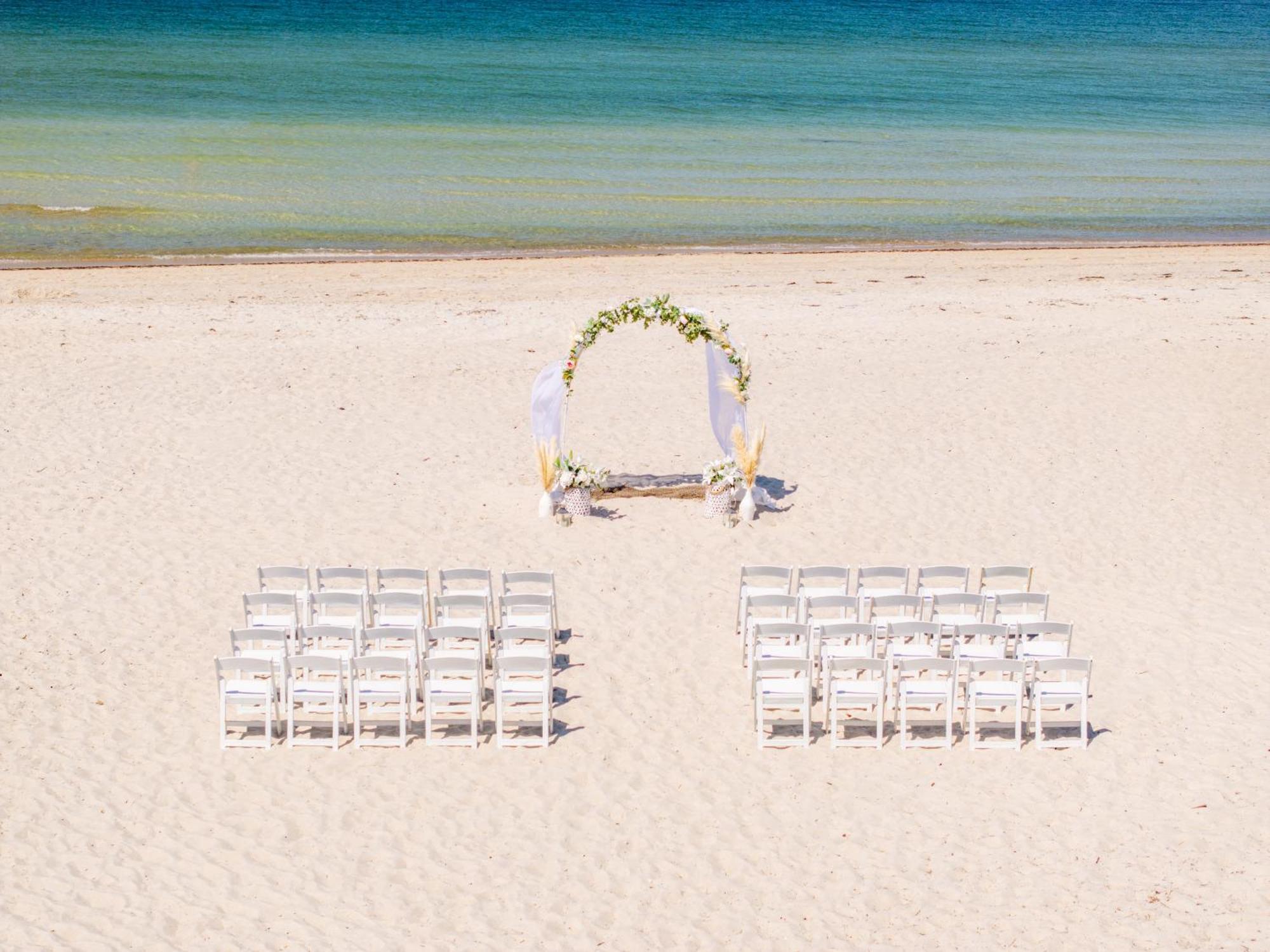 Sea Crest Beach Resort Фолмут Экстерьер фото